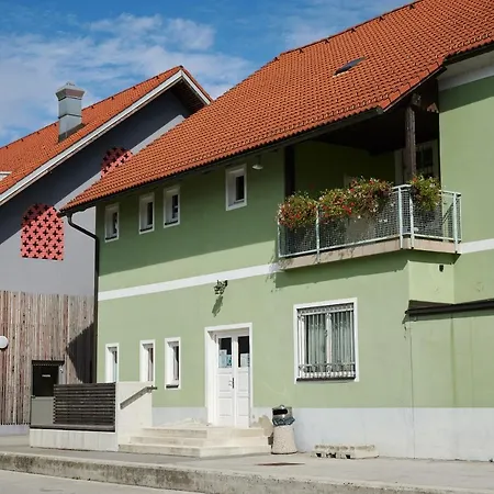 Mladinski Center Хостел Smartno ob Paki