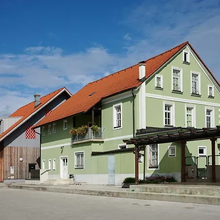 Mladinski Center * Smartno ob Paki