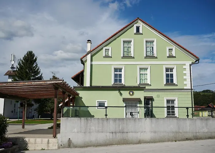 Mladinski Center Hostel *